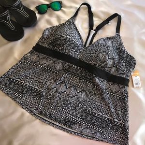 22W Kona Sol tankini swim top black & white